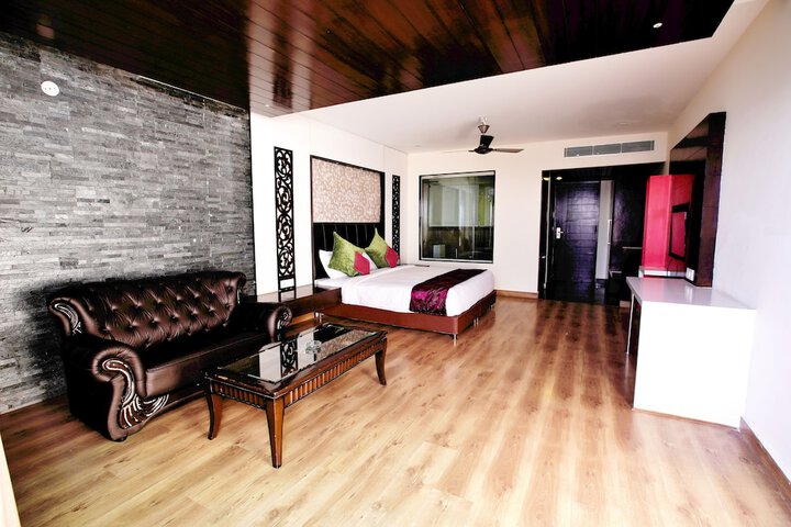 Room 28 of 81