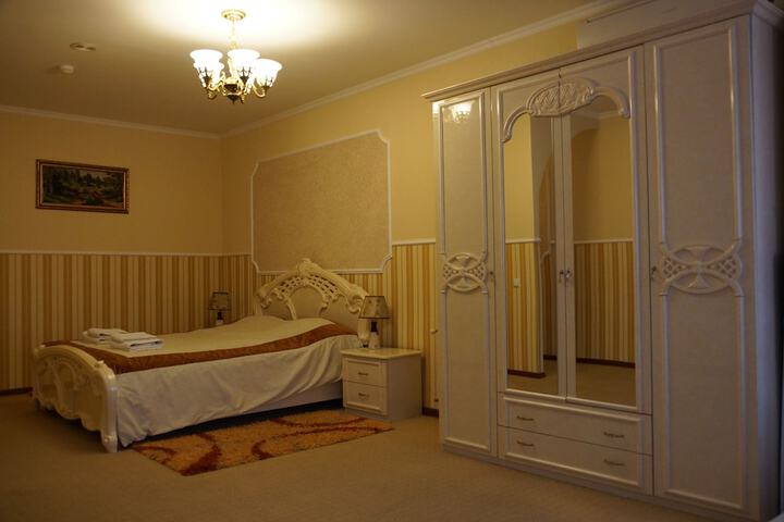 Room 12 of 40