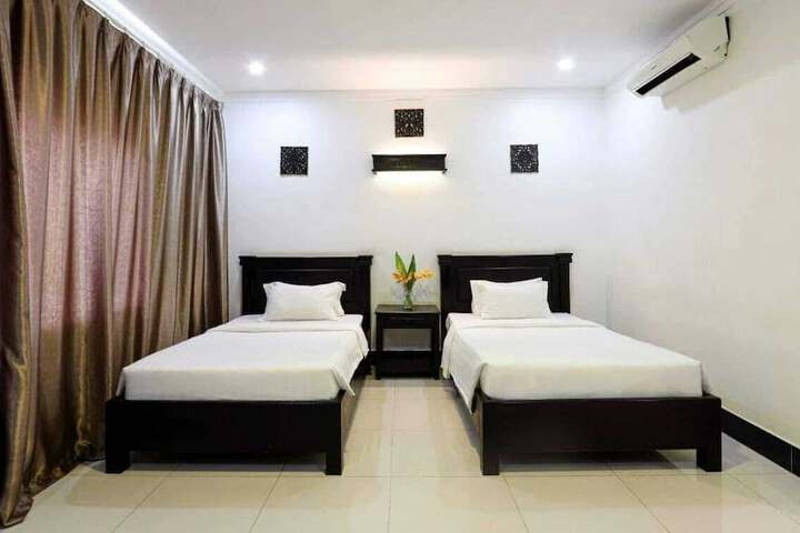 Room 17 of 36