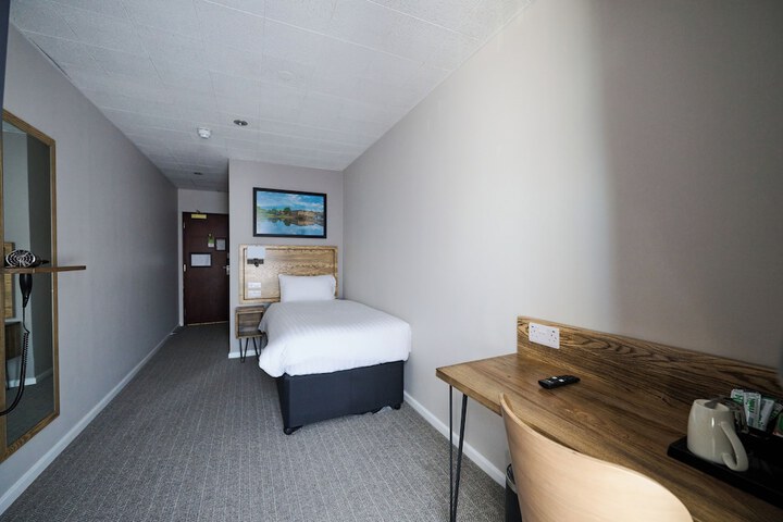 Room 10 of 32