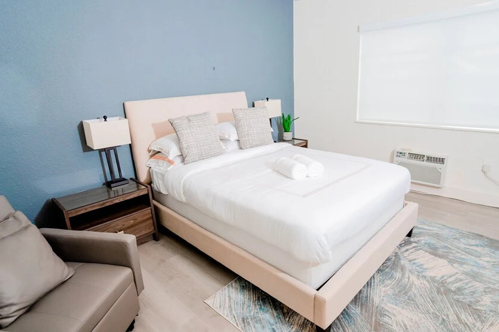 Room 3 of 25