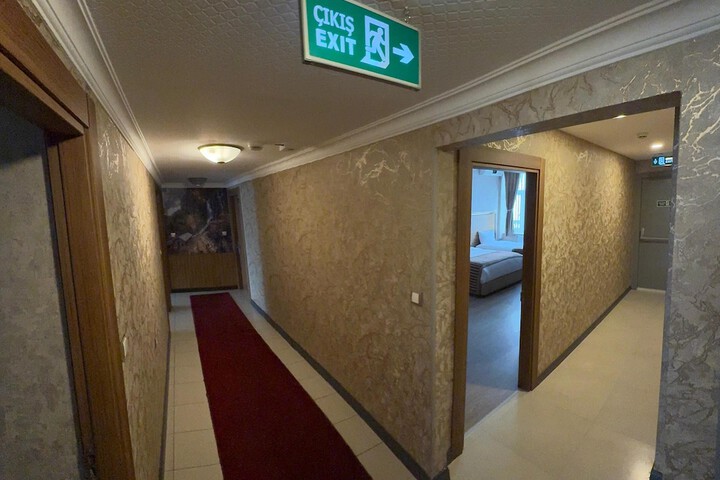Room 9 of 35