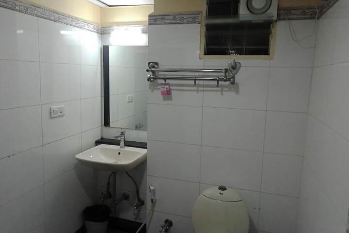 Room 10 of 25