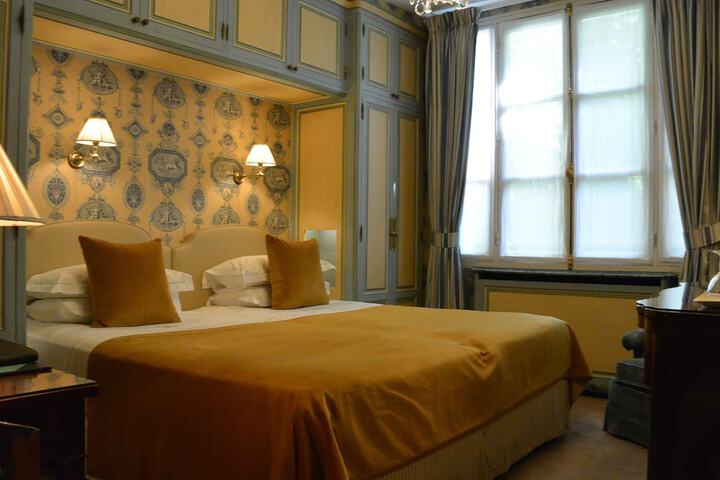 Room 32 of 69