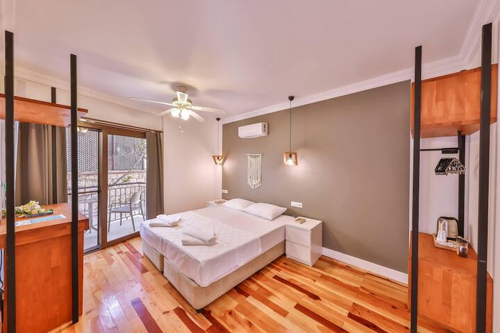 Room 15 of 87