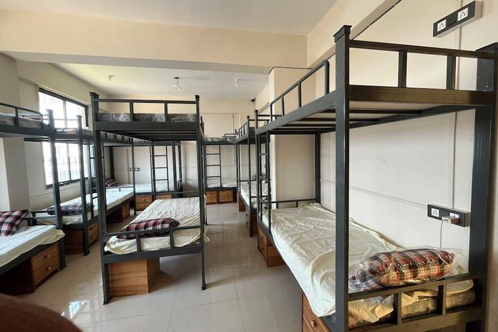 Room 10 of 27