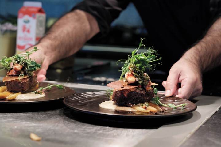 Dining 53 of 77