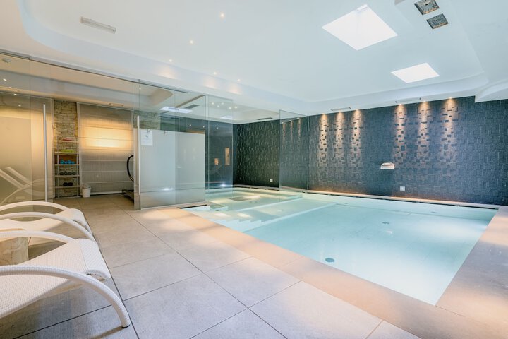 Pool 51 of 178