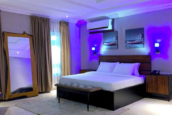 Room 10 of 24