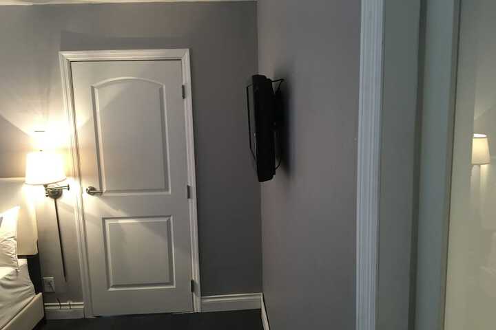 Room 2 of 10