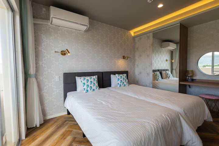 Room 14 of 99