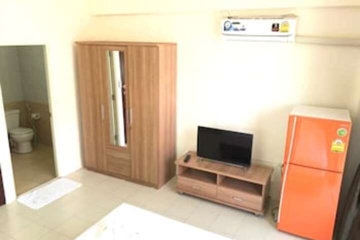 Room 4 of 6