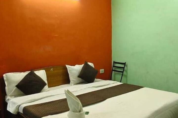 Room 4 of 18