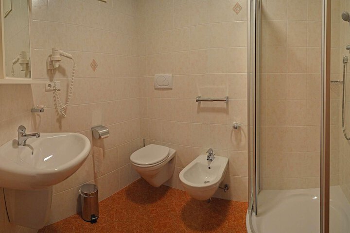 Room 79 of 143