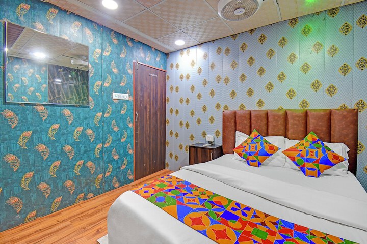 Room 13 of 26