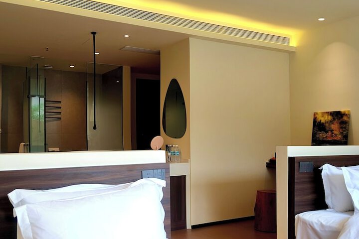 Room 50 of 68