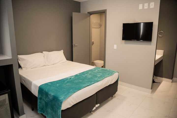 Room 22 of 64