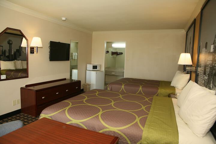 2 Double Beds (9 of 10)