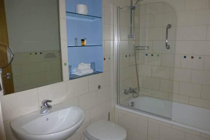 Room 14 of 25