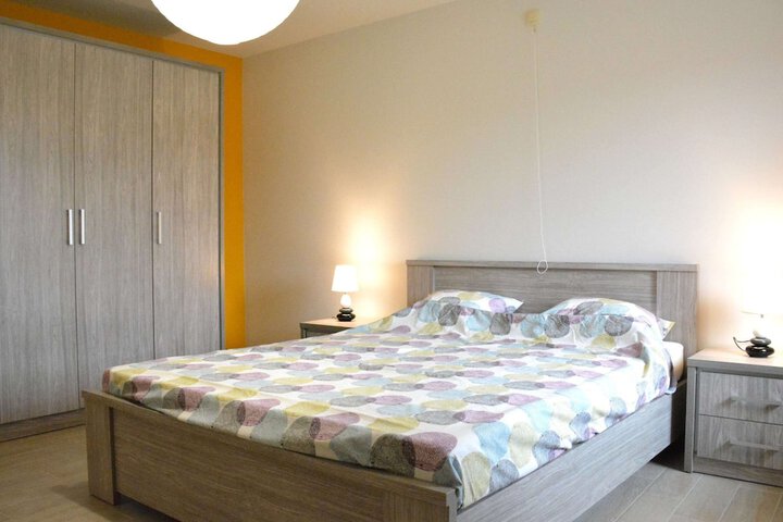 Room 2 of 34