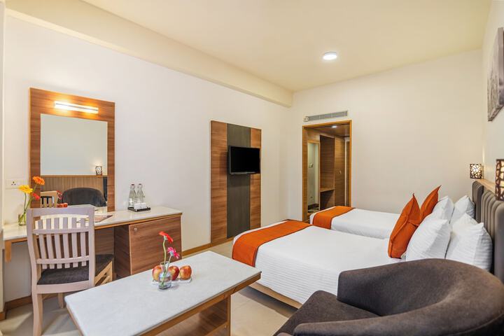 Room 5 of 33
