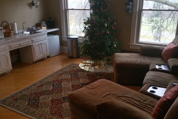 Lounge 177 of 198