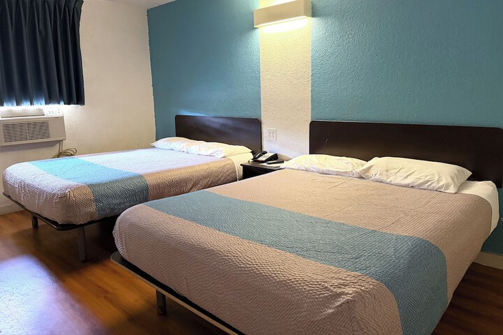 Room 6 of 22