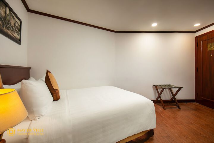 Room 6 of 97