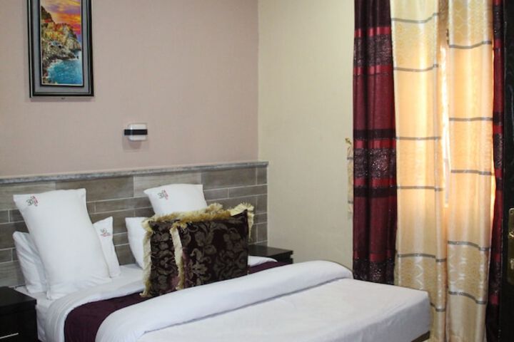 Room 5 of 14