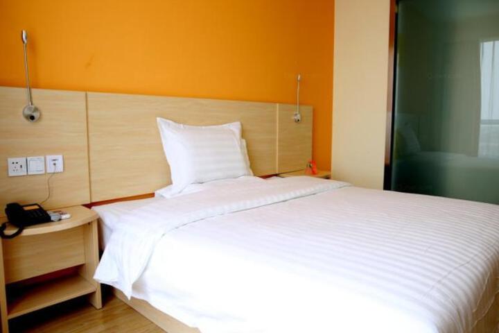 Room 3 of 8