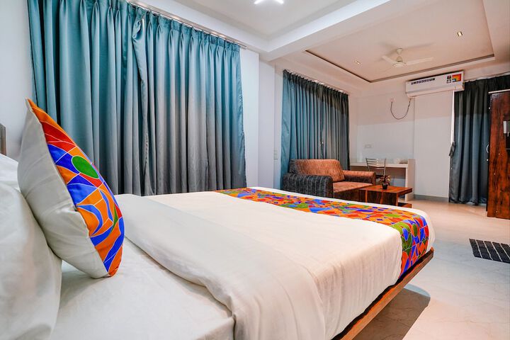 Room 10 of 34