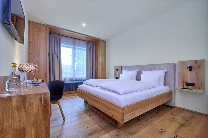 Room 8 of 35