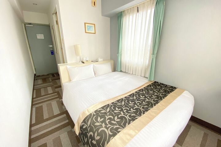 Room 10 of 33