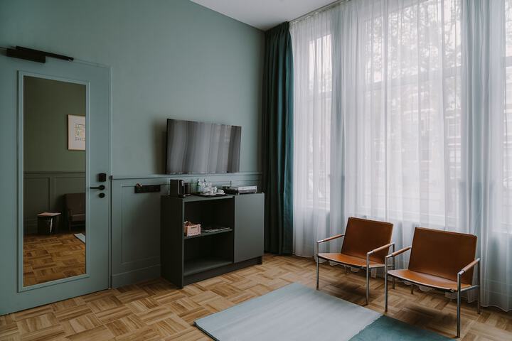 Room 13 of 66