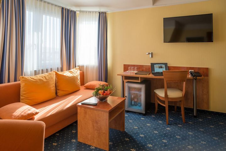 Room 32 of 74