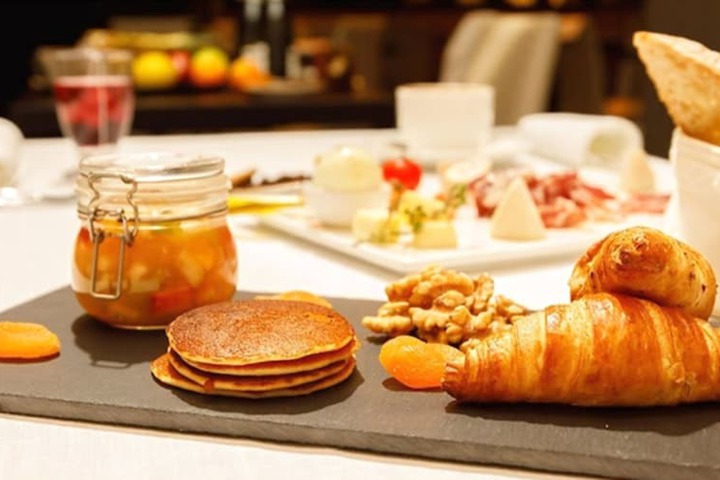 Breakfast/Coffee Service 95 of 110