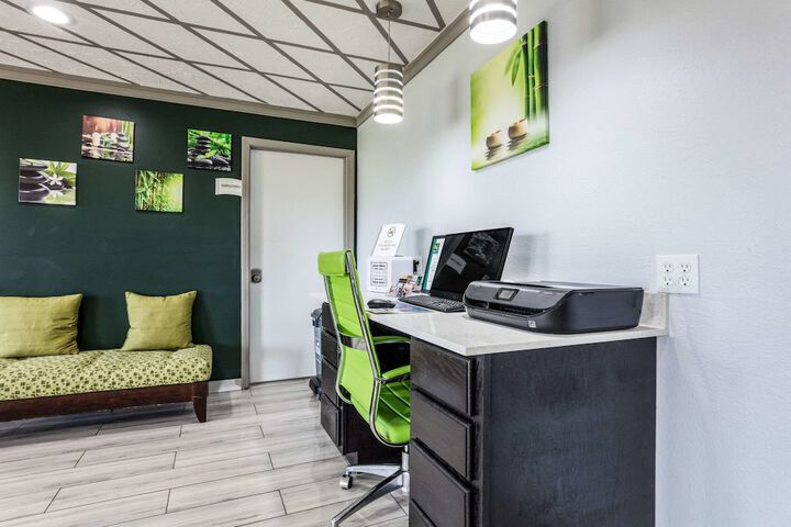 Business Center 29 of 40