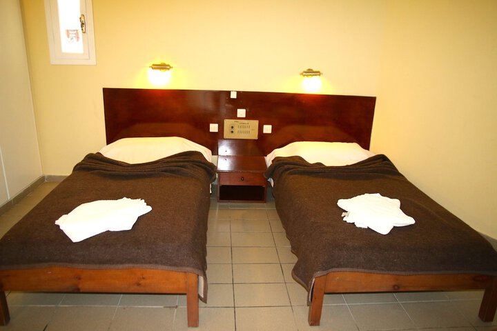 Room 33 of 106