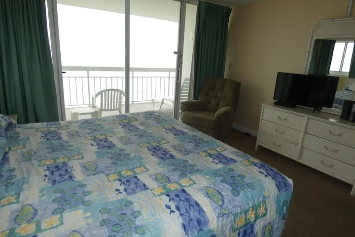 Room 4 of 15