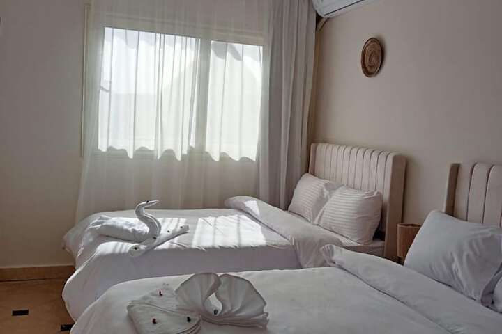 Room 12 of 37