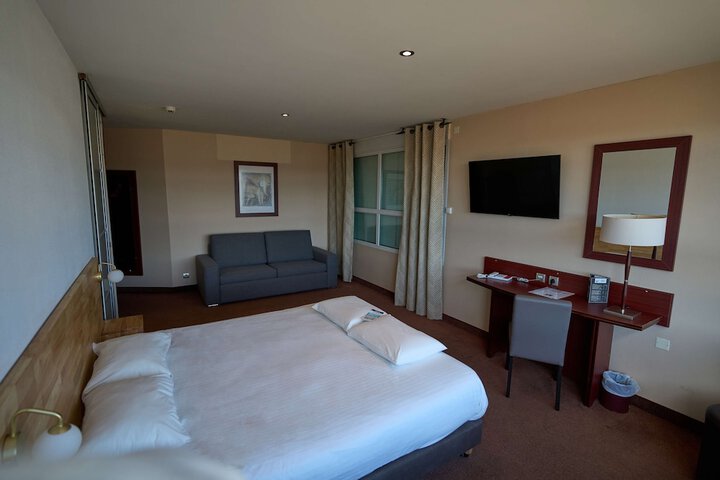 Room 62 of 136