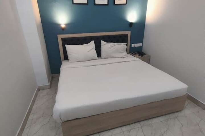 Room 5 of 15