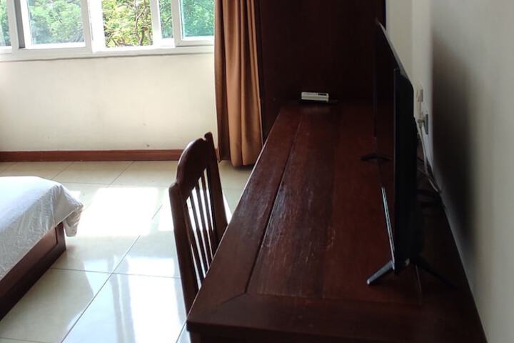Room 8 of 25
