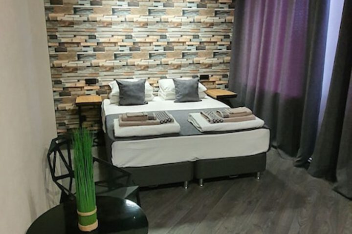 Room 3 of 21