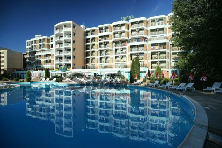 Hotel with Pool