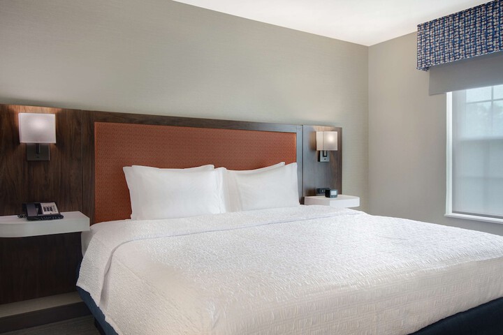 1 King Bed (12 of 16)