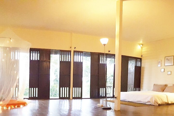 Room 6 of 12