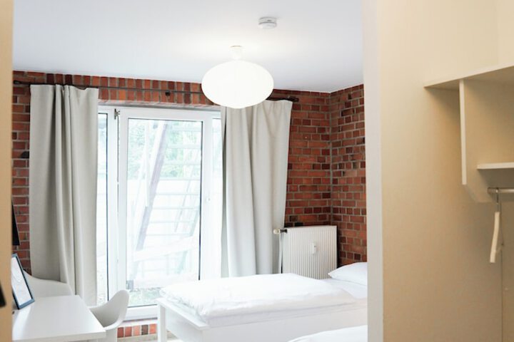Room 7 of 76