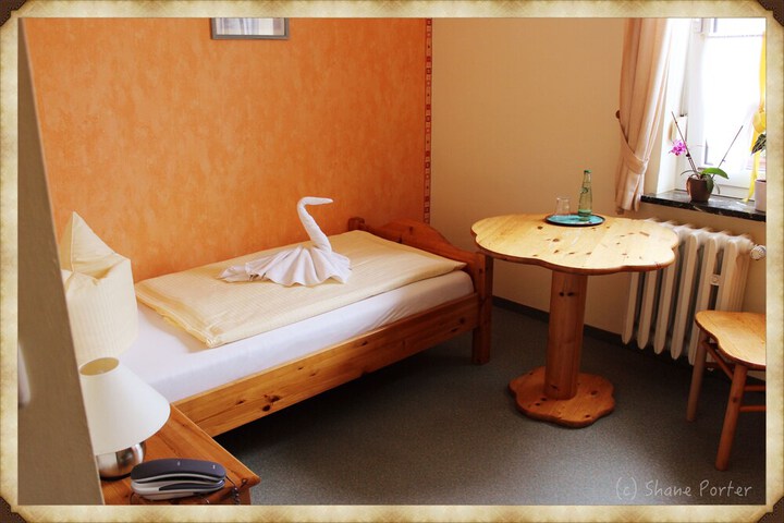 Room 4 of 17
