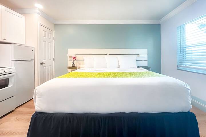 Room 6 of 25